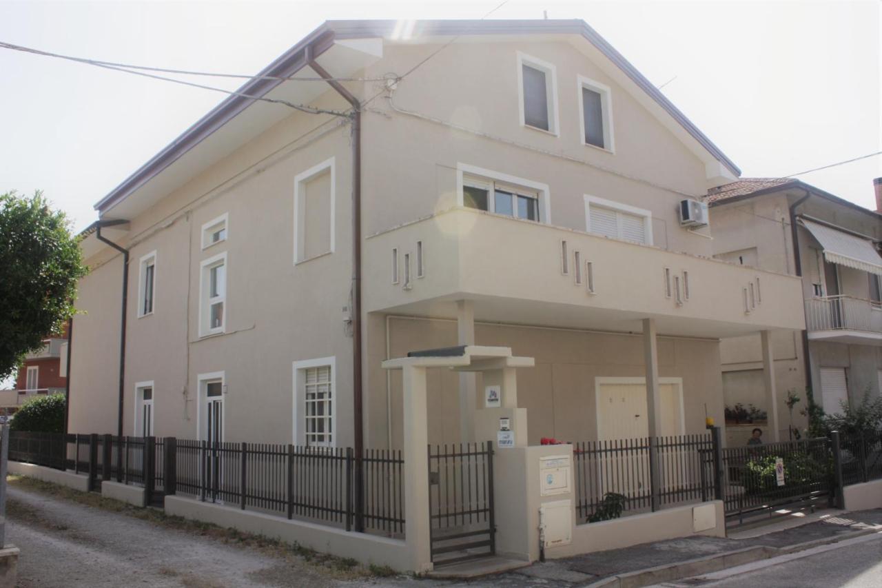 Maruru B & B Dell'Arte 시비타노바 마르셰 외부 사진